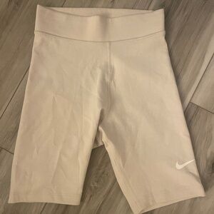 Nike essential taupe/white bike shorts 8”